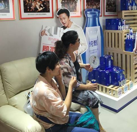 “炒米”最愛!顧家家居功能沙發“能量艙”亮相鄧超粉絲見面會 “炒米”最愛!顧家家居功能沙發“能量艙”亮相鄧超粉絲見面會