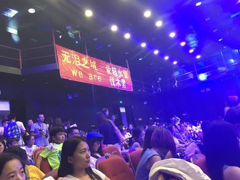 “炒米”最愛!顧家家居功能沙發“能量艙”亮相鄧超粉絲見面會 “炒米”最愛!顧家家居功能沙發“能量艙”亮相鄧超粉絲見面會